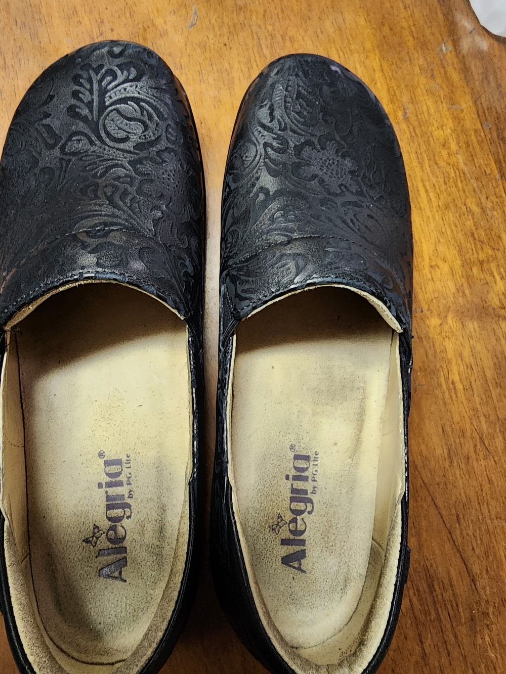 Alegria Women's Sz 11 Black Embossed Slip-On Comfort Shoe